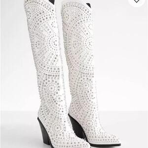 Azalea wang White studded knee high cowgirl boots size 6.5